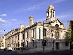 Town Hall Hotel & Apartments