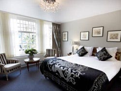 Ambassade Hotel